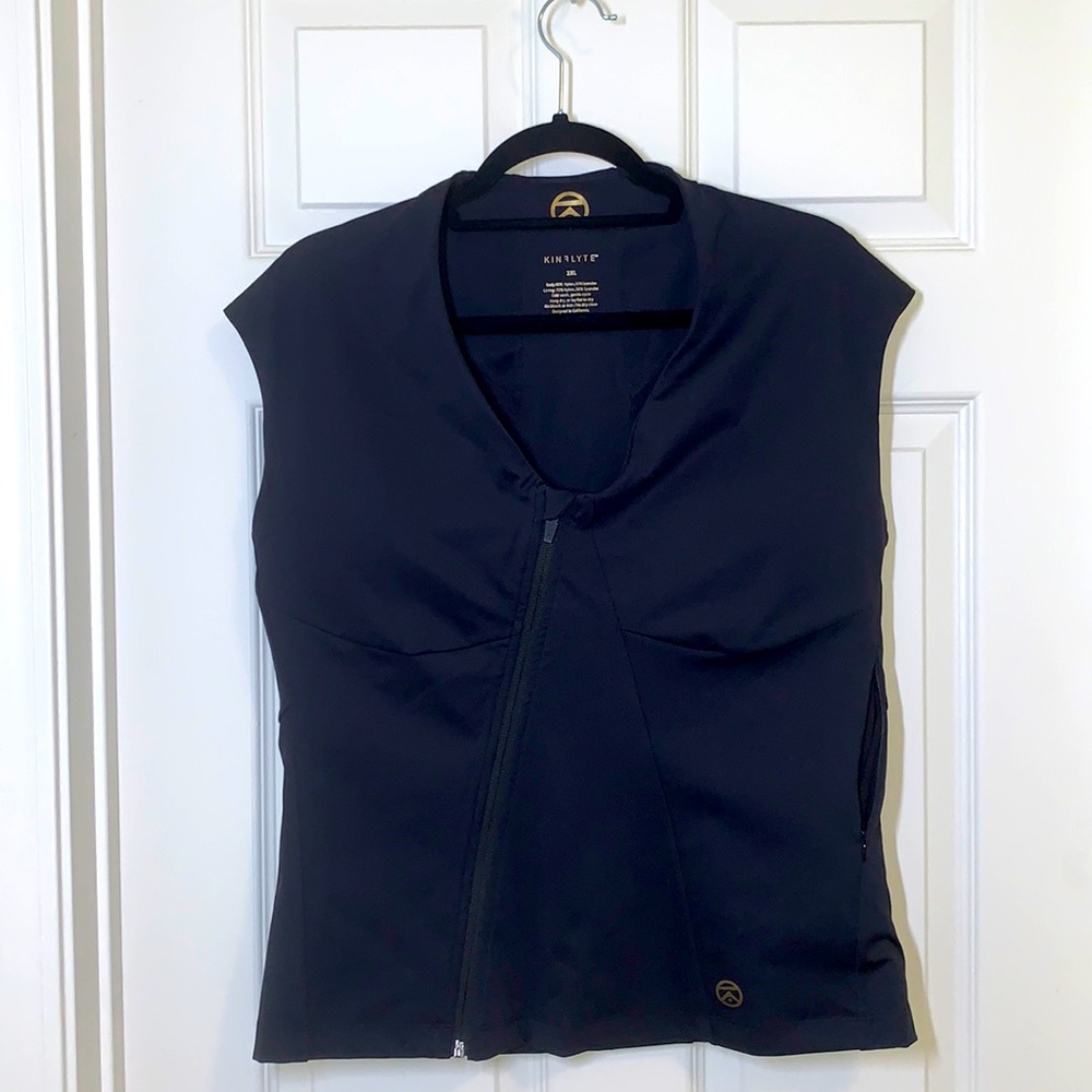 Kinflyte Braless wonder with a front zipper closure
